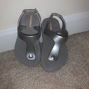 Toddler girl gray flip flops size 6